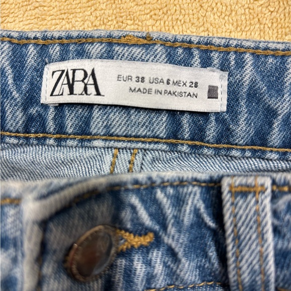 Zara Distressed Washed Denim Jeans - Picture 3 of 3